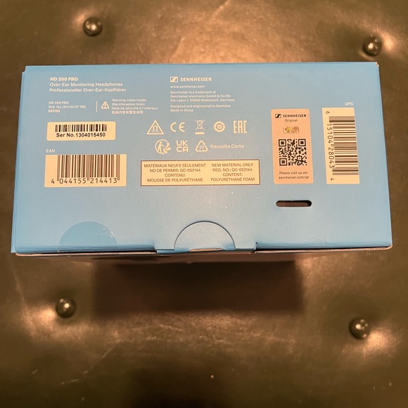 Sennheiser HD 200 Pro Over-Ear Headphones - Picture 2 of 3